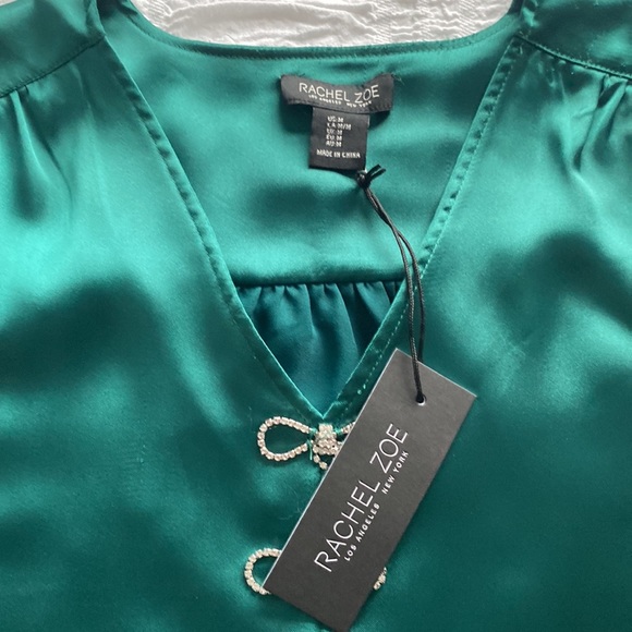 Rachel Zoe long sleeved green satin blouse with v neck. Blouson sleeves. Med💚💚 - Picture 13 of 17